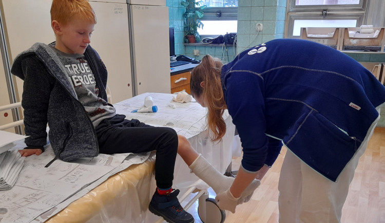 Personál chirurgické ambulance Nemocnice AGEL Jeseník ošetřoval během jarních prázdnin malé i velké sportovce