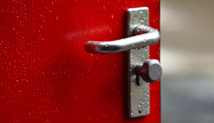 Muž v Brně vystrašil sousedku krtkovým dortem. Chtěl jsem se seznámit, bránil se