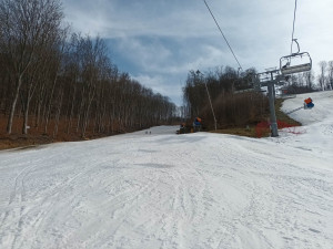 Víkend na horách provázely jarní teploty a slince. Na mnoha místech v Olomouckém kraji už sezona skončila
