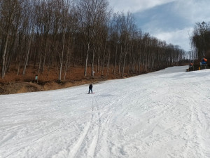 Víkend na horách provázely jarní teploty a slince. Na mnoha místech v Olomouckém kraji už sezona skončila