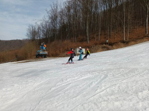 Víkend na horách provázely jarní teploty a slince. Na mnoha místech v Olomouckém kraji už sezona skončila