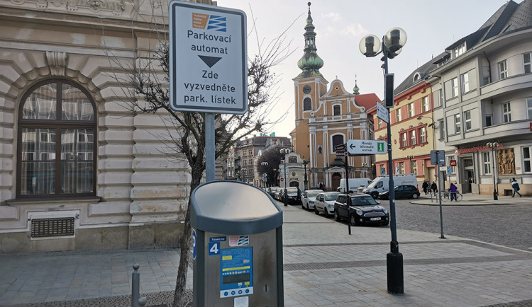 VIDEO: (Ne)placené parkování v Přerově. Problém řešíme, reaguje radnice na opoziční experiment
