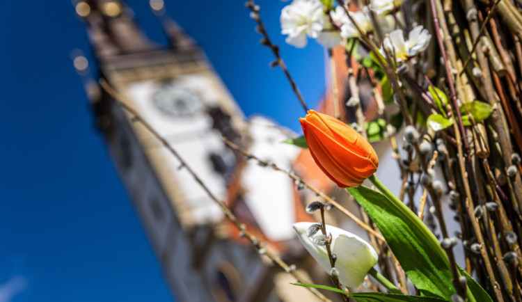 Centrum Olomouce ovládne Velikonoční jarmark. Na Velký pátek vystoupí Fleret