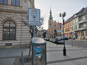 VIDEO: (Ne)placené parkování v Přerově. Problém řešíme, reaguje radnice na opoziční experiment