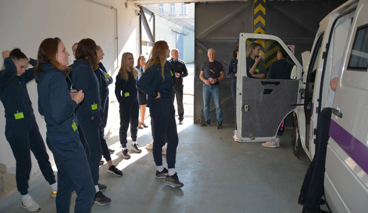 Překvapení před play-off. Trenér vzal olomoucké volejbalistky do věznice