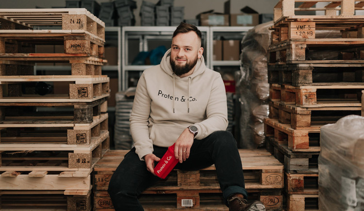 Majitel olomoucké firmy Protein & Co. Daniel Sosýn si zakládá na vyladěné chuti a složení sportovní výživy