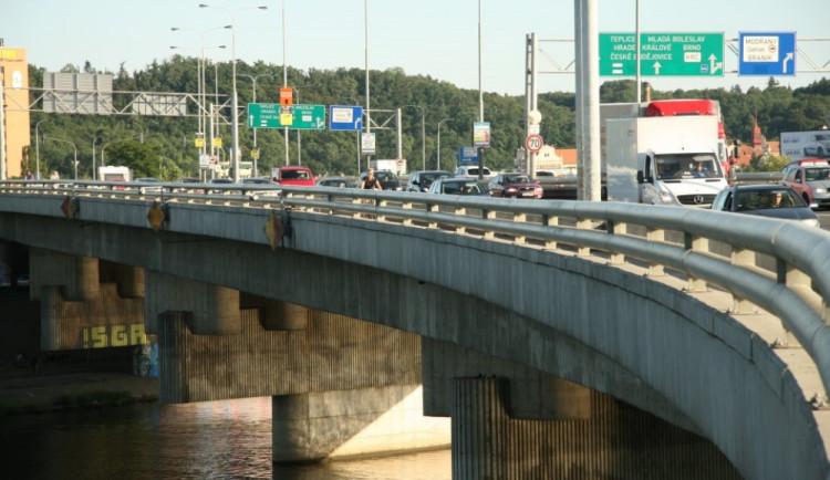 Praha získá od státu půl miliardy korun na opravu komunikací