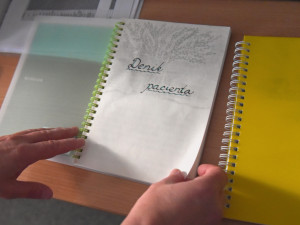 Fakultní nemocnice má deník pacienta. Lidem se ztrátou paměti může pomoci od úzkostí nebo nočních můr