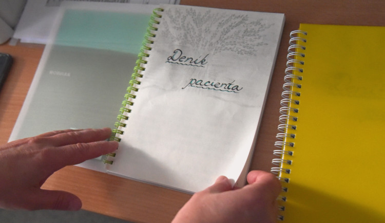 Fakultní nemocnice zavadí pacientský deník. Lidem se ztrátou paměti může pomoci od častých úzkostí nebo nočních můr