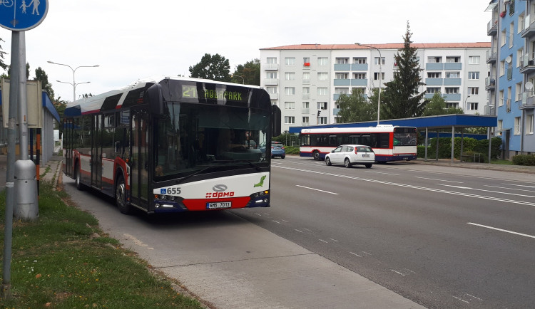 Kvůli opravám u Velkomoravské se změní trasy autobusů. Jiný provoz bude také o Velikonocích