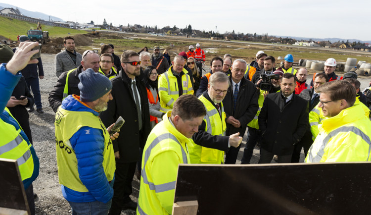 Premiér Petr Fiala na kontrolním dni stavby obchvatu Bludova