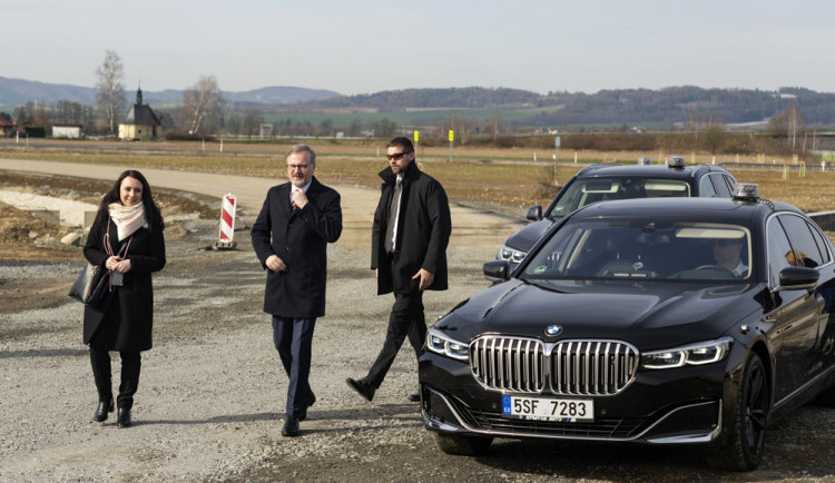 size5-16800936170396-124-fotogalerie-u-postrelmova-pokracuje-vystavba-klicove-obchvatu-bludova