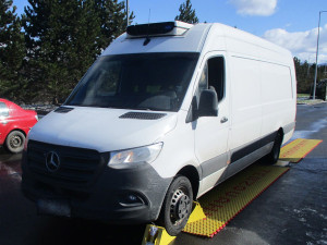 VIDEO: Mongol vezl v přetížené dodávce nezdaněný korejský alkohol. Hrozí mu pětimilionová pokuta