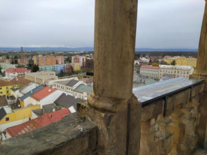 Na radniční věži v Litovli jsou nové panely s fotografiemi okolí. Turisté se tak lépe zorientují