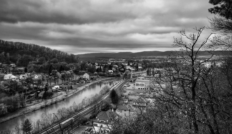 TIP NA VÝLET: Hranice neznamenají jen propast, nabízí i jeskyně, malebné vyhlídky nebo zříceninu hradu