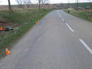 Opilec se dvěma a pů promile vezl na předním sedadle starší dítě a u Určic havaroval. Chlapec skončil v nemocnici