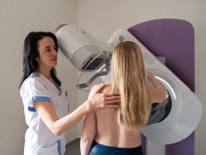 Fakultní nemocnice pořídila špičkový mamograf, který disponuje umělou inteligencí