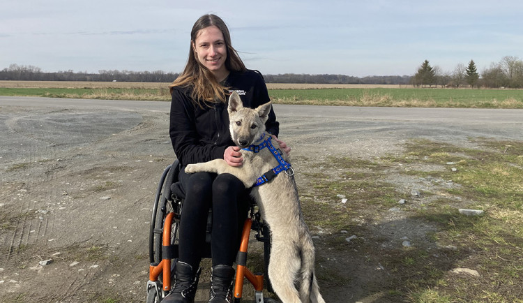Covid Elišku upoutal na vozík a připravil i o sluch. Nechci se vzdát, říká olomoucká zdravotní sestřička