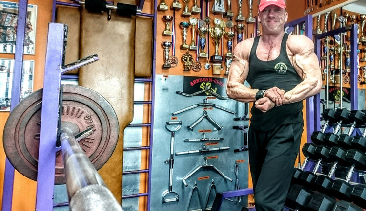 Zpět na závodní pódia. Olomoucký kulturista Patrik Šerý finišuje přípravu na jarní sezonu