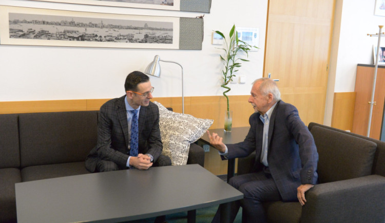 size3-16806993892566-60-ombudsmana-loni-zaneprazdnily-stiznosti-na-ockovaci-vyhlasku-i-ukrajinci