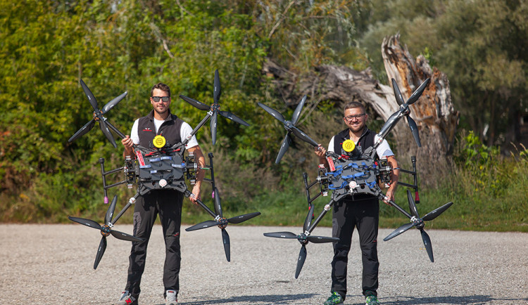 Antonín Nevrlý (vlevo) a Filip Brázdil spolupracují jako filmařsko-letecký tandem už třináct let