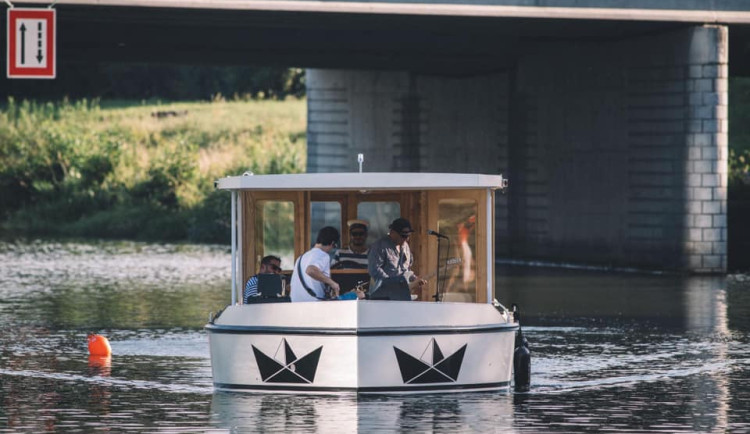 Olomouc ladí pravidla pro kulturu a stánky na náplavce. Do proměněného úseku se vrátí i Ololoď