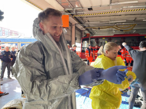 Muž si dovezl z Afriky vysoce nakažlivou infekci. Záchranné složky trénovaly, jak reagovat