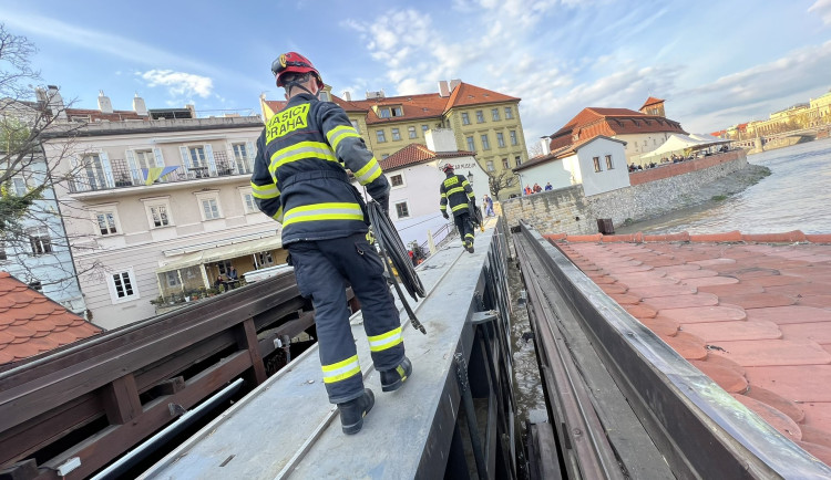 Praha preventivně zavírá náplavky kvůli stoupající hladině řek