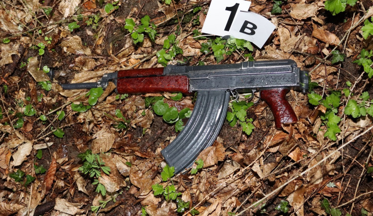 Motivem čtyř vražd v Olšovci na Přerovsku byla chorobná žárlivost. Muž střílel z nelegálně drženého samopalu