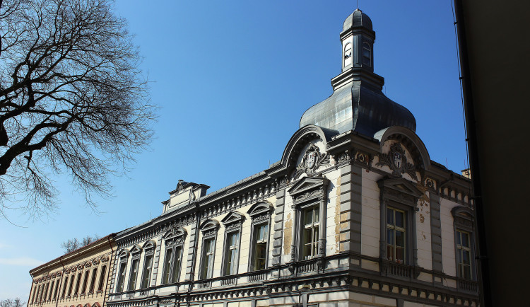 Rekonstrukce střechy Základní školy 17. listopadu v Jičíně může začít