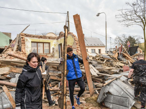 Zchátralá zastávka na Svatém Kopečku ustoupila dobročinnému projektu pro hospic. Pomáhali i Sigmáci