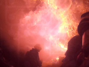 VIDEO: Trénink v ohnivém pekle. Hasiči z Hané ukázali unikátní záběry z flashover kontejneru