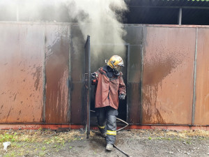 VIDEO: Trénink v ohnivém pekle. Hasiči z Hané ukázali unikátní záběry z flashover kontejneru