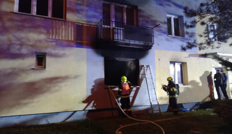 Požár domu v Hranicích založil třiatřicetiletý muž, který zemřel. Řešil tak své osobní problémy