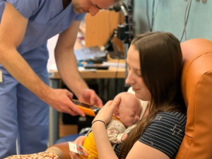 VIDEO: Nejmenší olomoucké miminko se vešlo do dlaně. Dnes má Vaneska velkou šanci na zdravý život