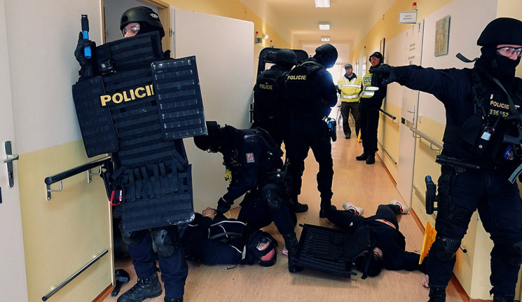 Střelba po ztrátě manželky. Policie trénovala zneškodnění útočníka v sanatoriu u Olomouce