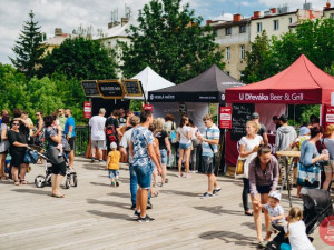 Máte chuť na štavnaté burgery? O víkendu u Šantovky proběhne oblíbený Burger Street Festival
