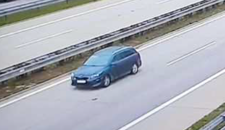 V protisměru po D1. Policie pátrá po řidiči, který se otočil na dálnici u Lipníku