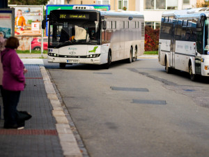 Jízda veřejnou dopravou je teď v Olomouckém kraji jednodušší. A bude také rychlejší