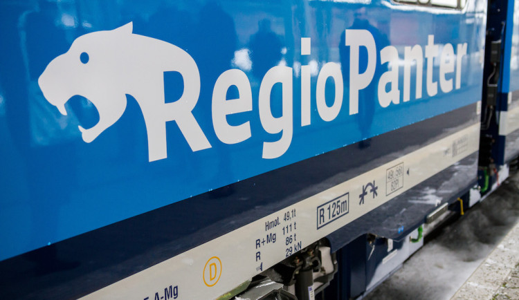 Jízda veřejnou dopravou je teď v Olomouckém kraji jednodušší. A bude také rychlejší