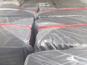 VIDEO: Běloruský šofér se před celníky zamkl. V kamionu měl tisíce litrů nelegálního alkoholu