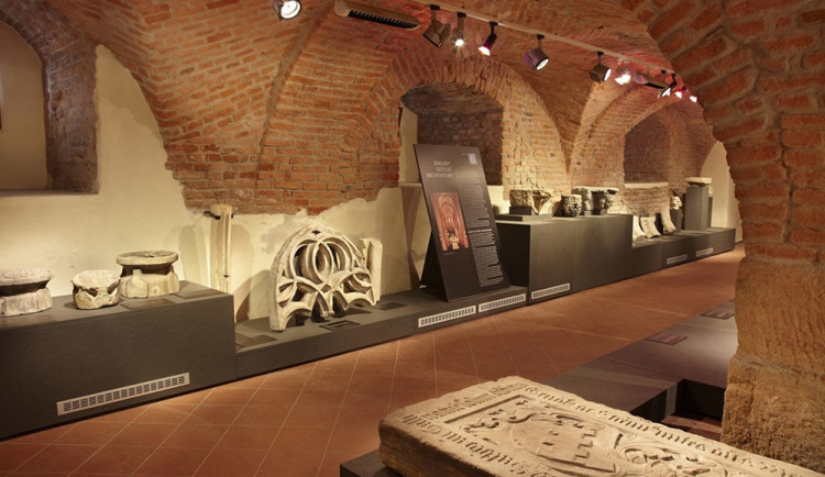 Tajemství minerálů i prastarých artefaktů. Olomoucké muzeum zve na Příběh kamene