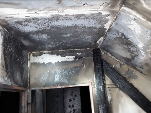 Požár bytovky na Olomoucku zalarmoval hasiče. Evakuovali osm lidí, jeden člověk se přiotrávil zplodinami