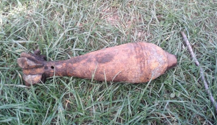 Rybář u Brněnské přehrady ulovil starý granát