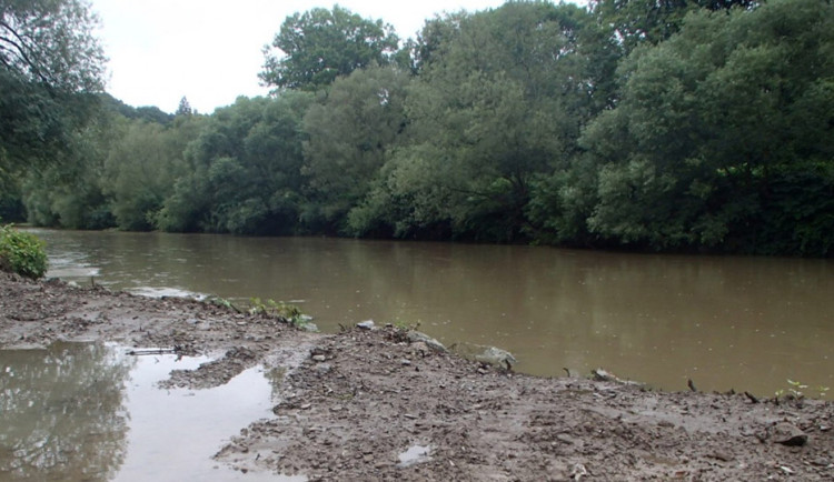 Obnovené historické koryto Bečvy odlehčí řece i často zaplavované části Ústí u Hranic