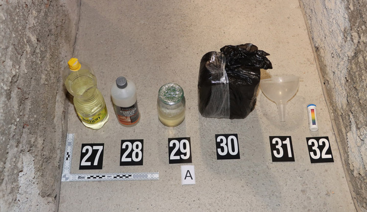 Organizovaná skupina vyrobila pervitin za desítky milionů, olomouckým kriminalistům neunikla