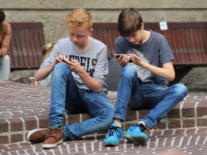 S problematickým užíváním sociálních sítí se potýká víc dětí, potvrdili odborníci z Univerzity Palackého