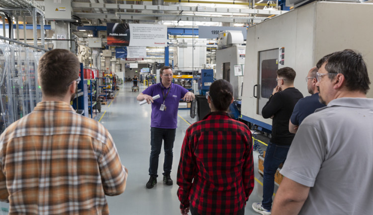 Na návštěvě před posláním životopisu: Honeywell Olomouc otevírá každý měsíc své haly veřejnosti