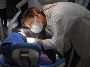 (NE)OBYČEJNÍ: Ve Rwandě chodí k zubaři až s nesnesitelnými bolestmi, říká studentka stomatologie Martina Gajdušková