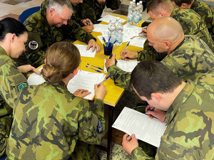 Pro krev do kasáren. Mobilní odběrový tým z FN Olomouc oslovil mezi vojáky desítky prvodárců